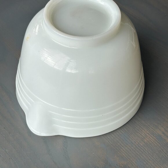 Vintage Small White Glass Footed Mixing Bowl with Pour Spout 6 Inches Across Top - Picture 6 of 7